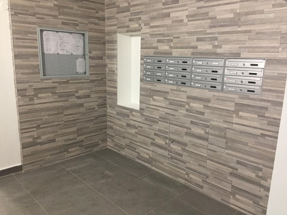 Poštové schránky pre vchodové priestory v paneláku