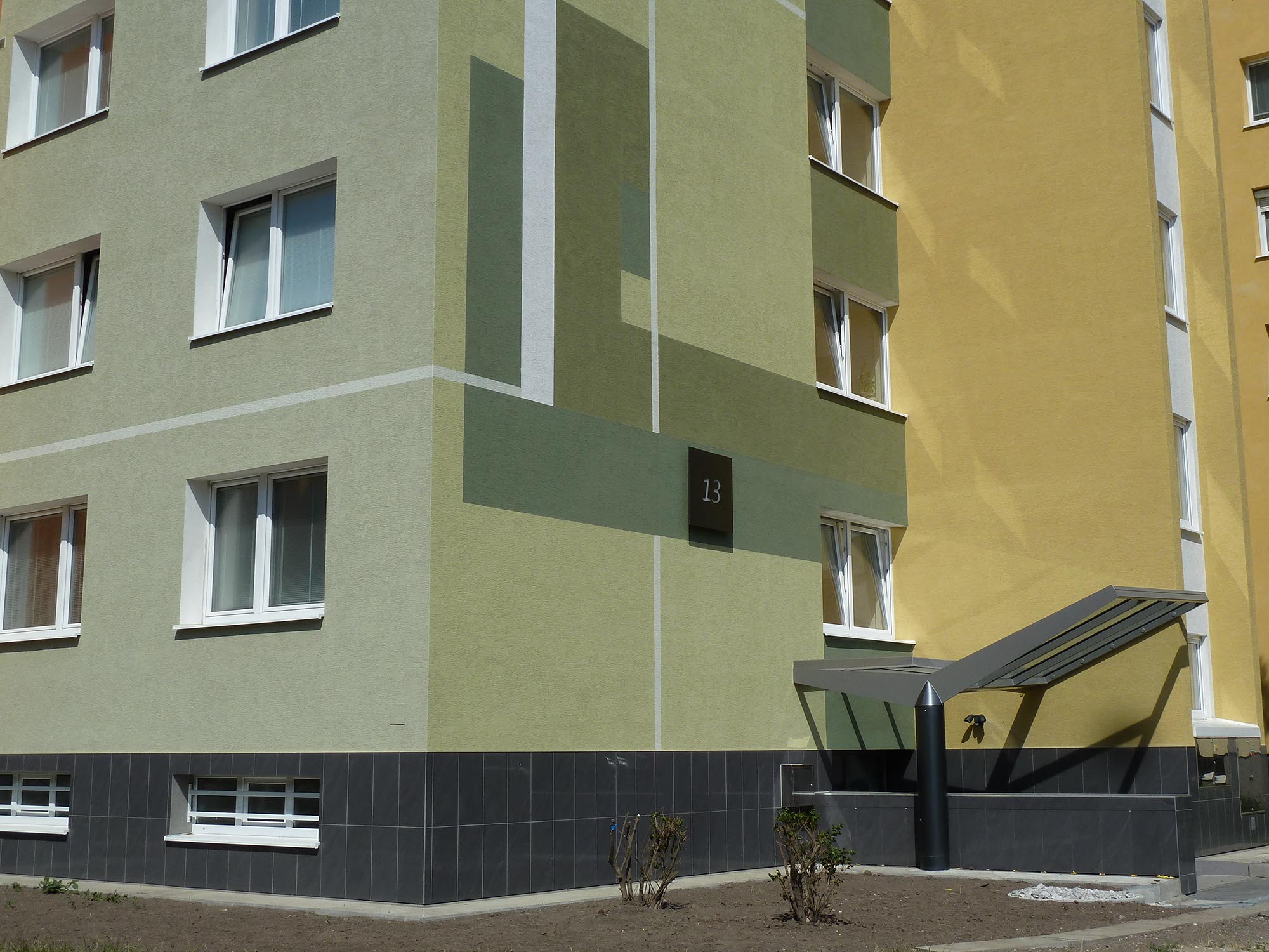 Striešky nad vstupmi